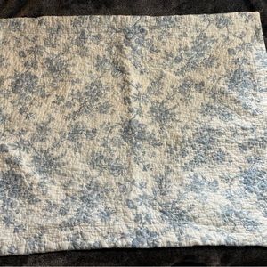 SET 2 LAURA ASHLEY  BLUE & WHITE Floral roses STANDARD PILLOW SHAMS quilted